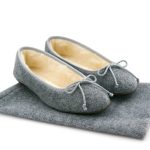 Gris. Zapatillas bailarinas para casa con bolsa de viaje